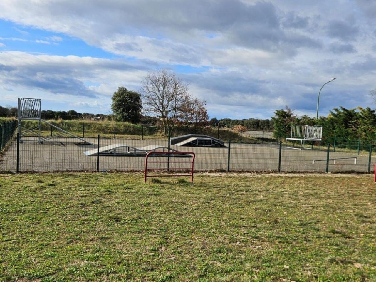 Gite La Joliette Et Le Chesnaie Grillon Luaran gambar