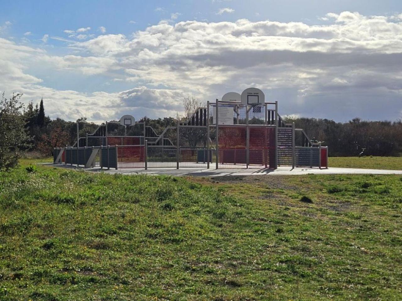 Gite La Joliette Et Le Chesnaie Grillon Luaran gambar